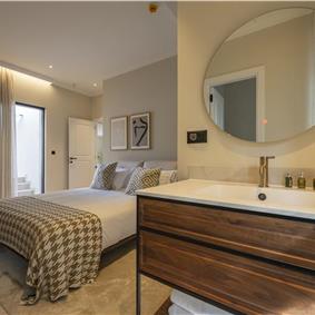 Selection of 5 bedroom seafront villas with heated pool on Ciovo near Trogir, sleeps 10